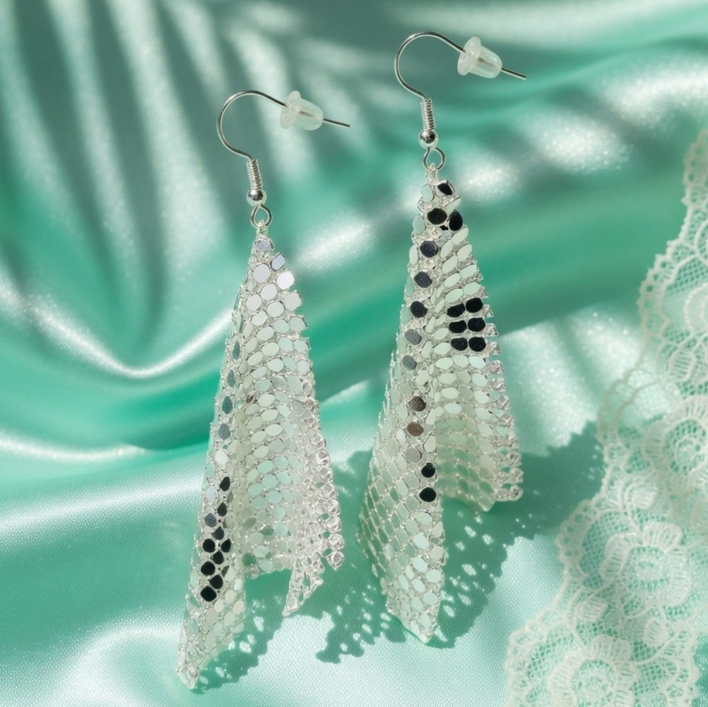 New 💕❤️❤️ Silver Sequin Cascade Earrings – Mermaid Scale Dangle Earrings